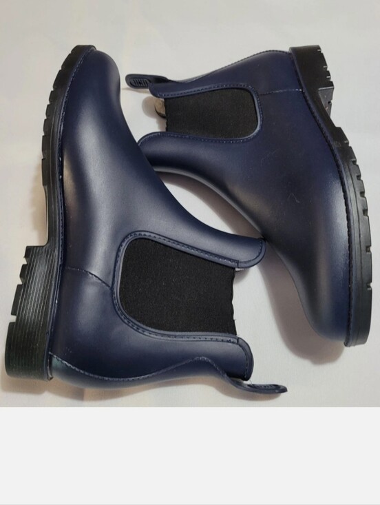 Khombu Shoes - NWT Women's Khombu Camille Snow Sherpa Lined Boots in Navy Blue